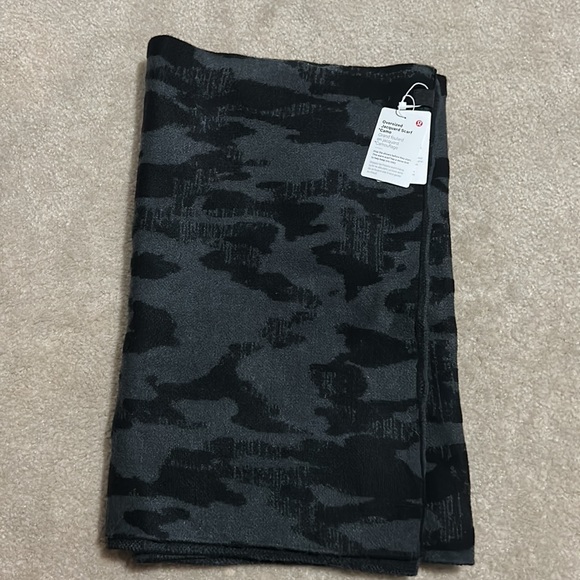 Cashmere blend oversized scarf - Picture 2 of 4